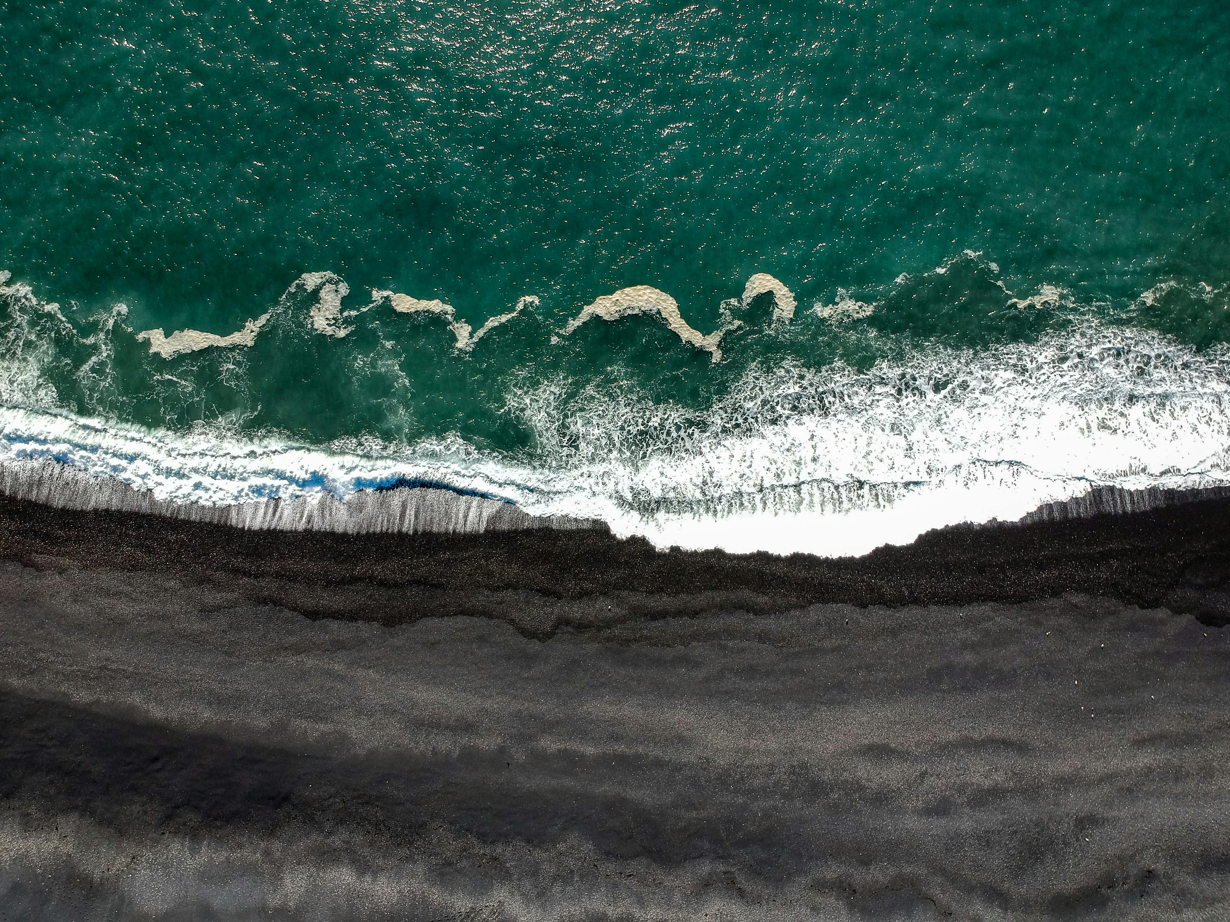 Enjoy the sea of the far north: beaches of Iceland