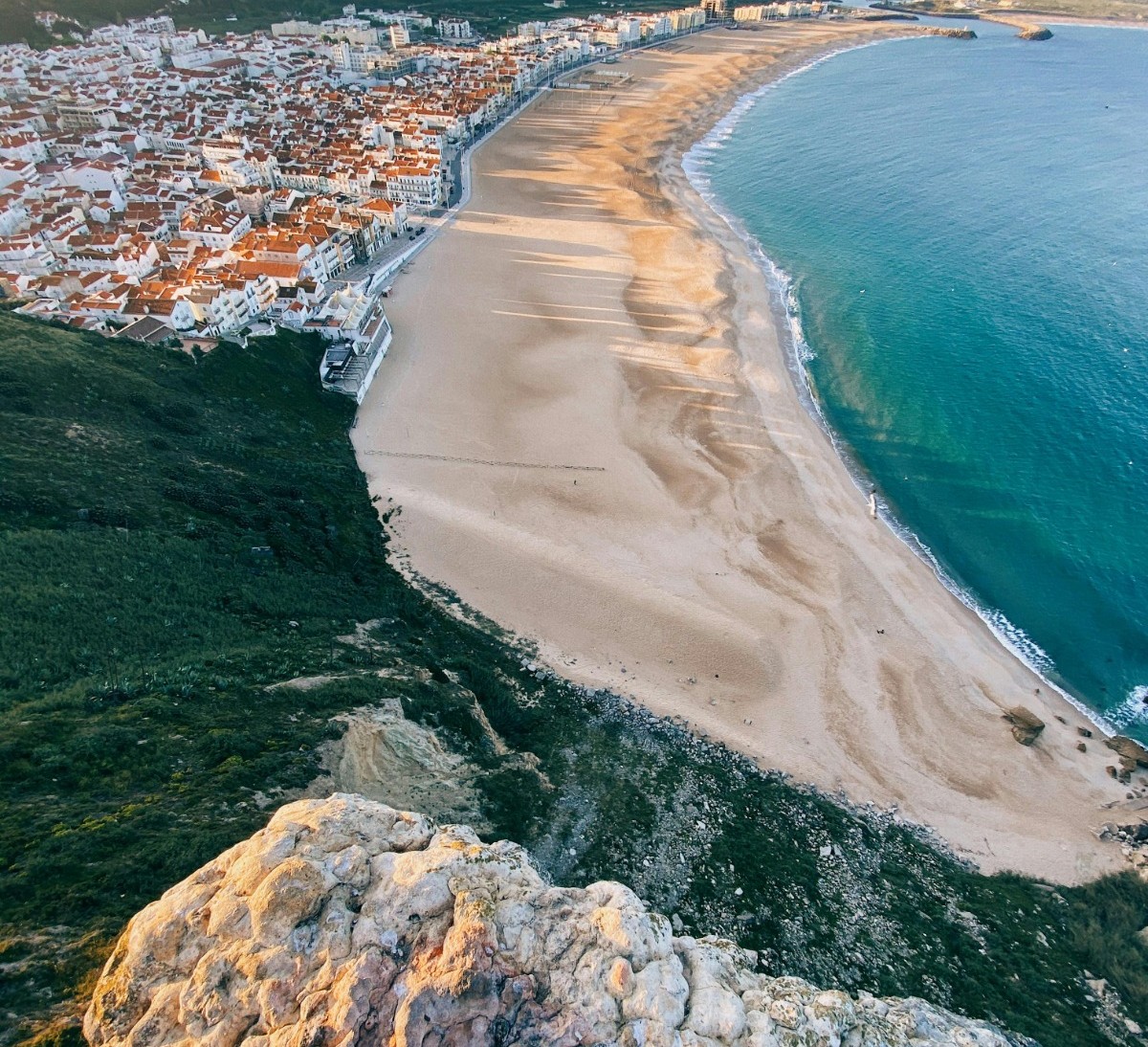 From Lisbon to the giant waves of Nazaré