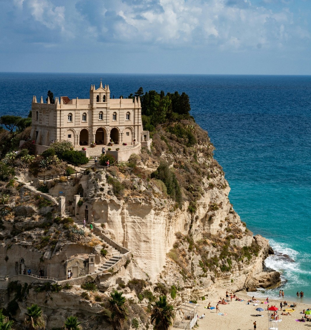 Calabria: on the beach with the “Gods”