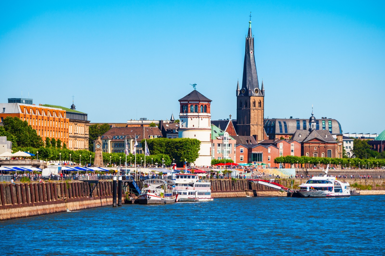 Düsseldorf: Mysterious and Enchanting