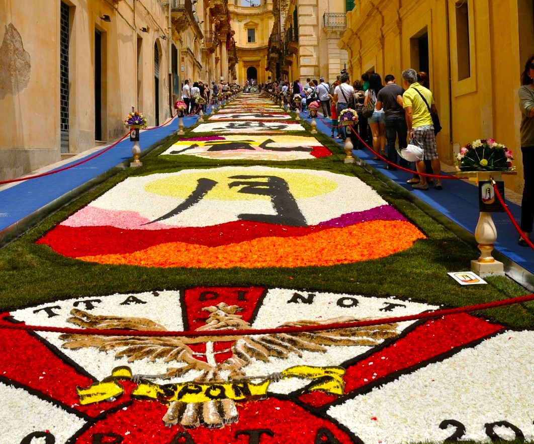 The Tradition of the Flower Tapestry