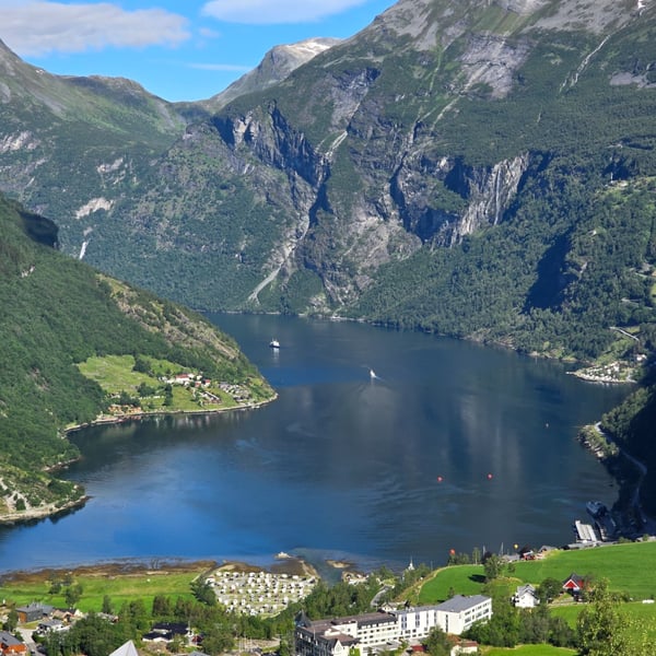 Between Sweden and Finland: the twin cities upon Torne river