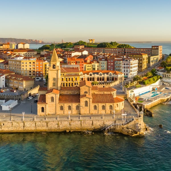 Gijón: la romántica ciudad española de dos corazones