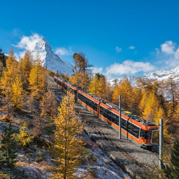 Herbstzauber: die „Bahn der roten Blätter“