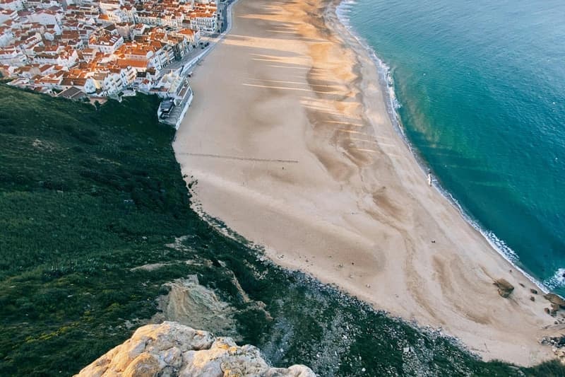 De Lisboa a las olas gigantes de Nazaré