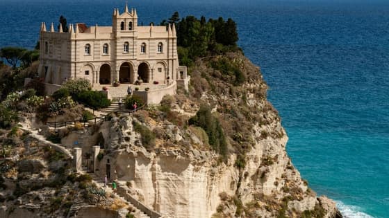 Calabria: on the beach with the “Gods”