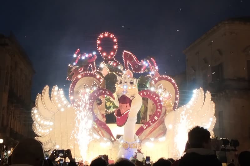 Le Festival des Fleurs au pied de l&rsquo;Etna