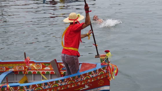MAN FISH HUNT