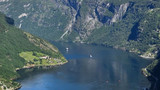 Between Sweden and Finland: the twin cities upon Torne river