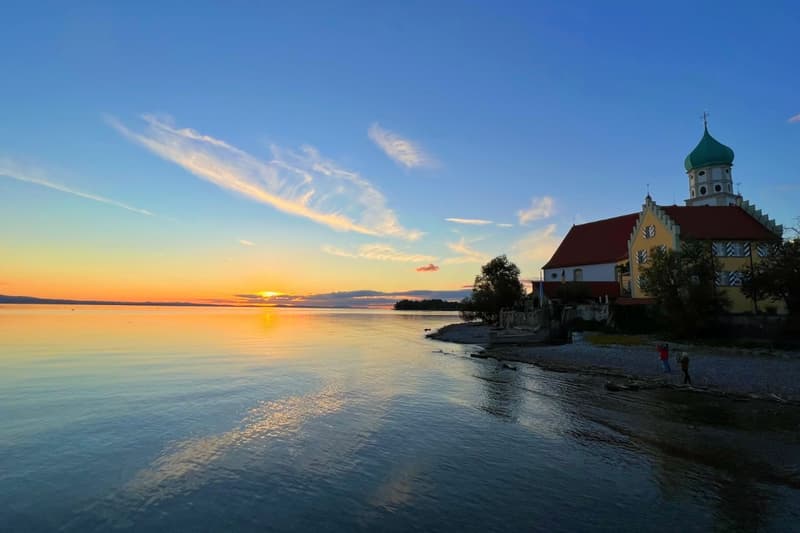 Vacation at Lake Constance: castles, islands and vineyards