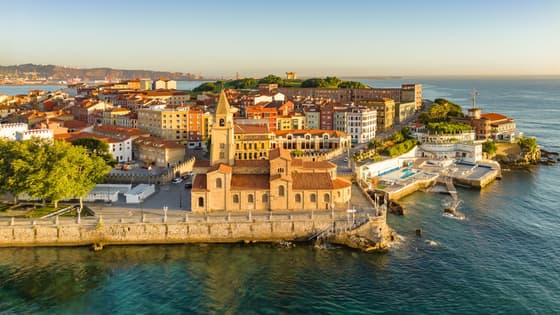 Gijón: la romántica ciudad española de dos corazones