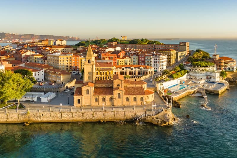 Gijón: la romántica ciudad española de dos corazones